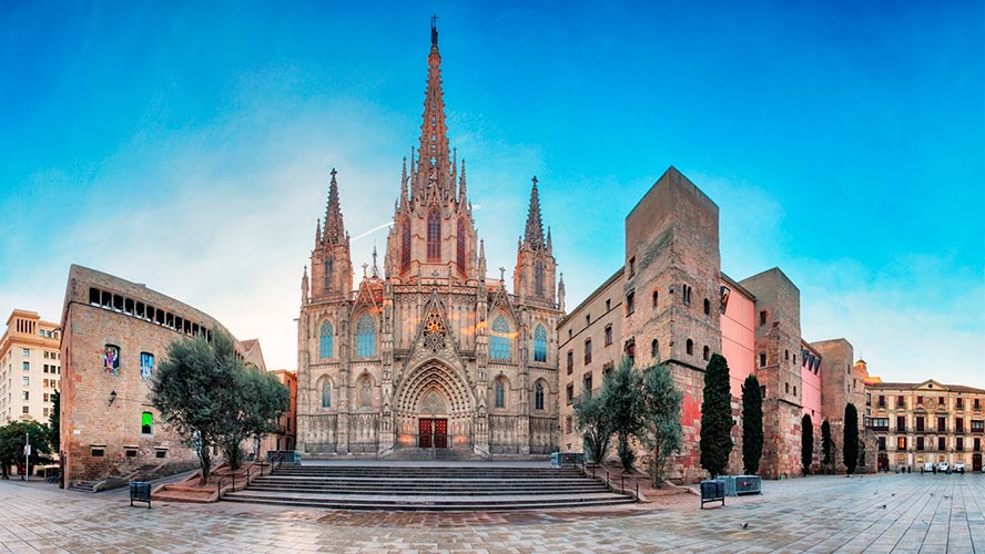 centro de barcelona en unh día soleado