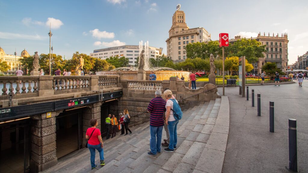 personas en el centro de barcelona