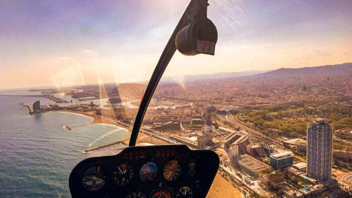 Barcelona desde el aire, el mar y la carretera