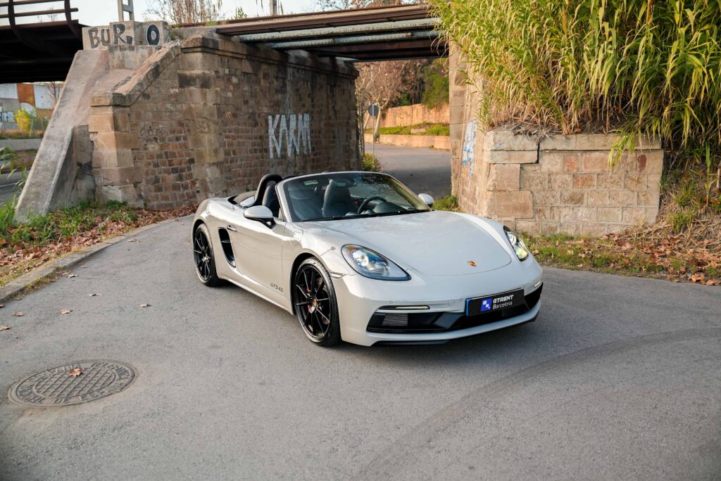 Porsche 718 Boxster blanco puente murales carretera