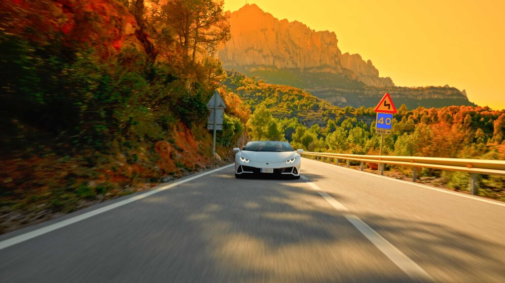 lamborghini huracán evo blanco barcelona paisaje